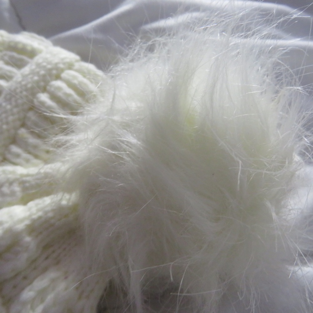 Neve Worn before Pom Pom beanie 💖 - Picture 3 of 4